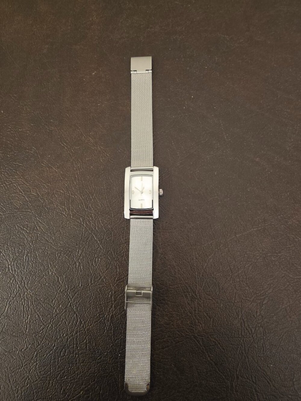 Women's quartz watch features a sleek silver mesh band (New Battery)